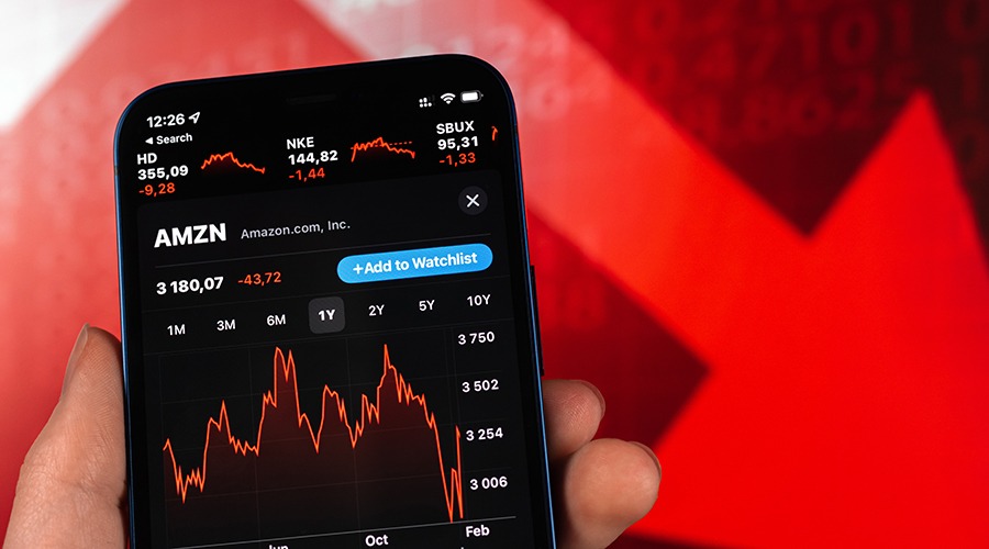 Amazon stock news and price on the background of downward arrow