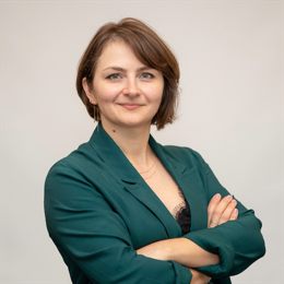 Anya Aratovskaya, FX Consultant