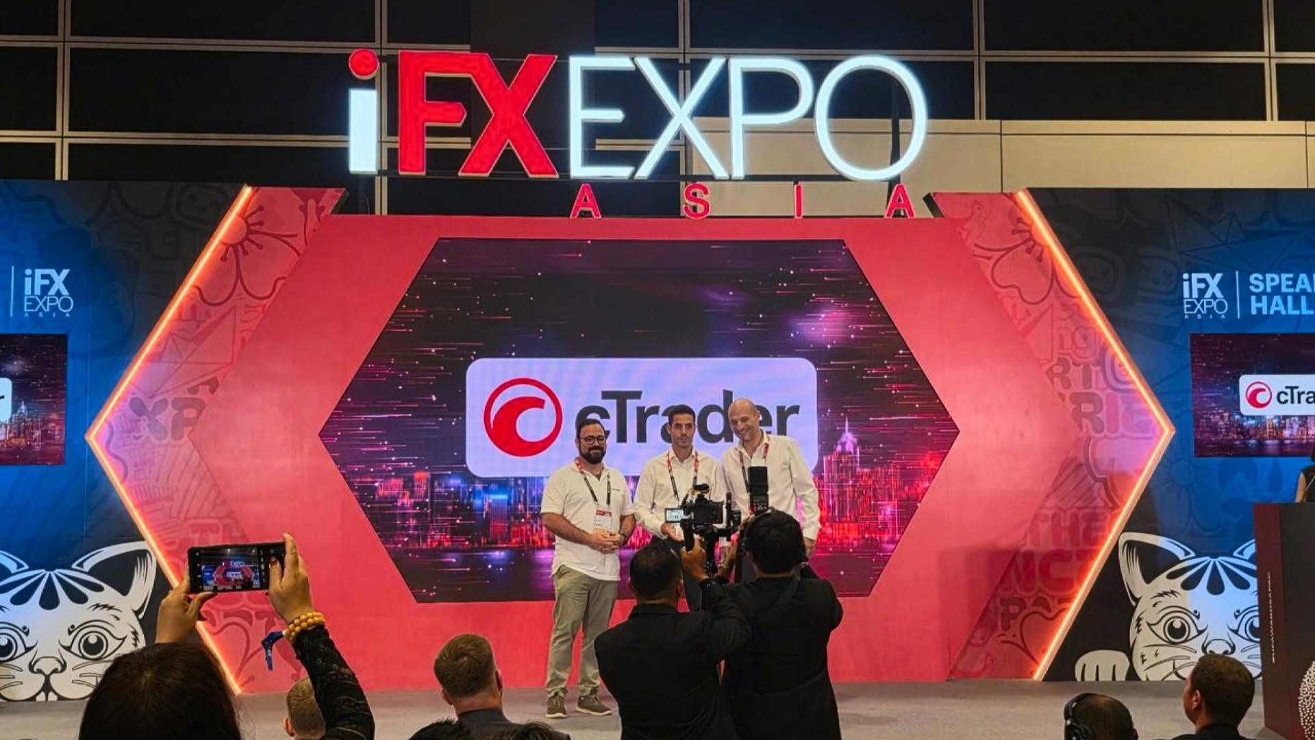 Award Forex Expo Dubai 26