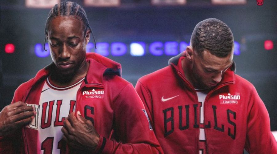 Chicago Bulls players wearing Plus500-branded jerseys