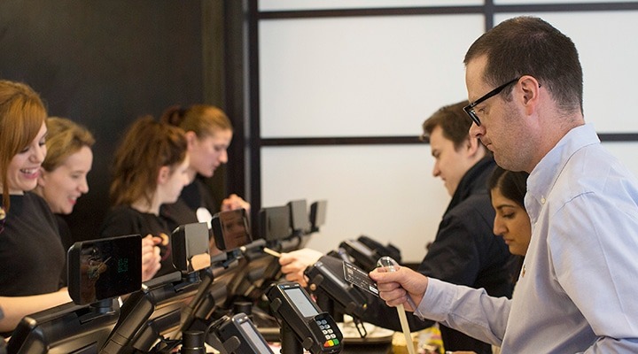 Customers-Pay-With-Contactless-Cards