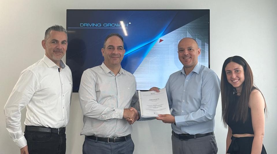 Dynamic Works' CEO signing the agreement with Theodoros Loukaidis, Director General at RIF