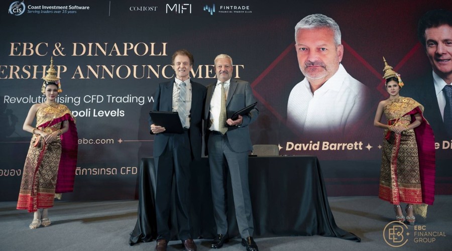 Joe DiNapoli (left) and David Barrett (right) at the EBC Financial Group event in Bangkok