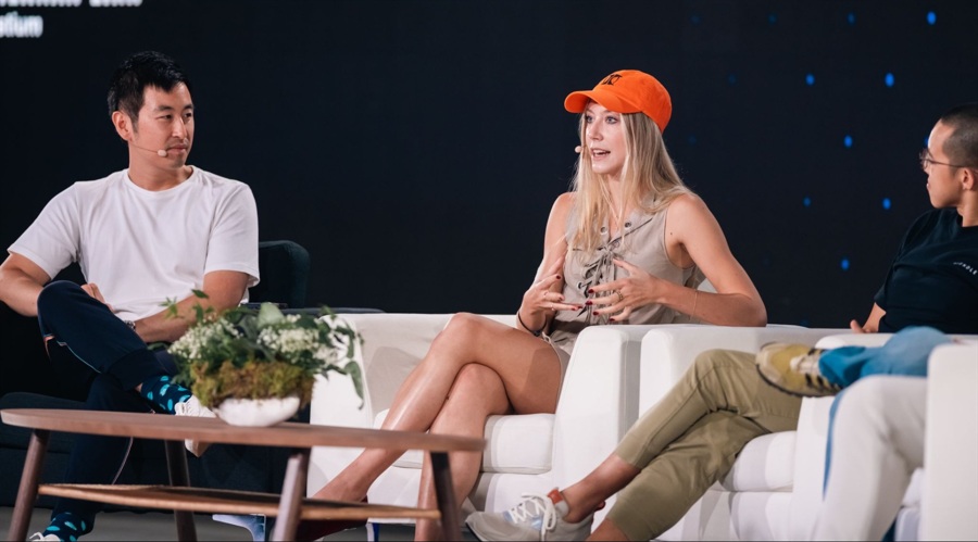 Kaledora Fontana Kiernan-Lin (in the middle) during the TOKEN2049 conference. Source: LinkedIn