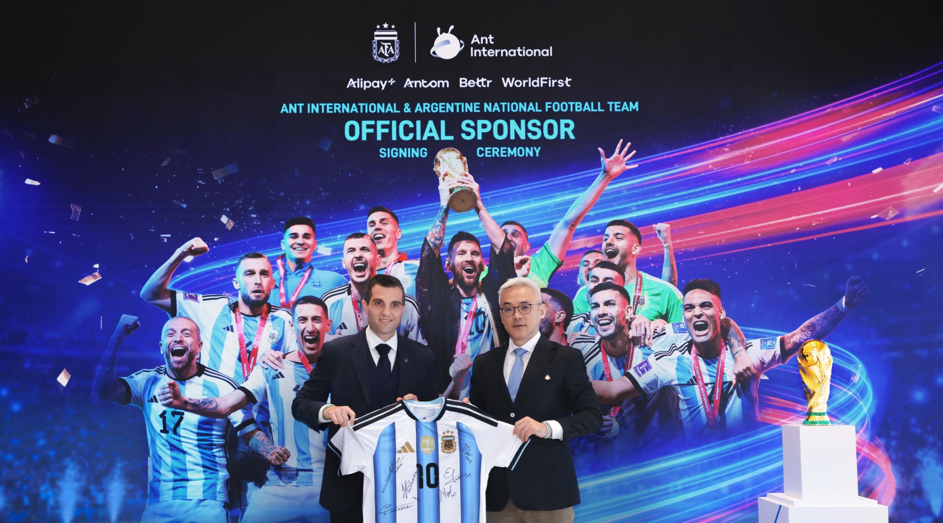 Leandro Petersen (left), CMO of AFA and Peng Yang, CEO of Ant International