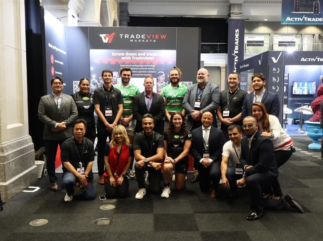 Leicester Tigers rugby men's and women's teams with Tradeview representatives during the FMLS 2023
