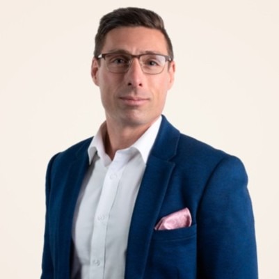 Louis Cooper, CCO saliente de Axi