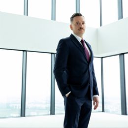 Omar Arnaout, the CEO of XTB