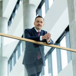 Omar Arnaout, the CEO of XTB