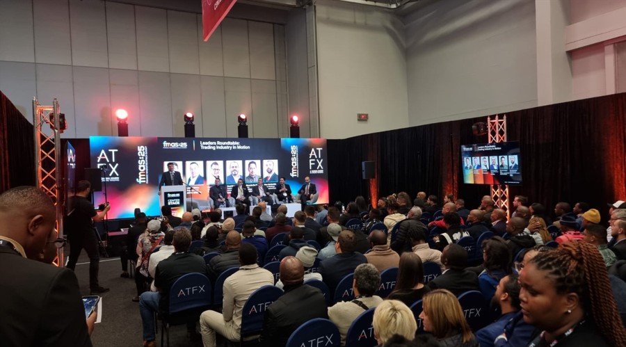 Panel discussion on “Leaders Roundtable: Trading Industry in Motion”