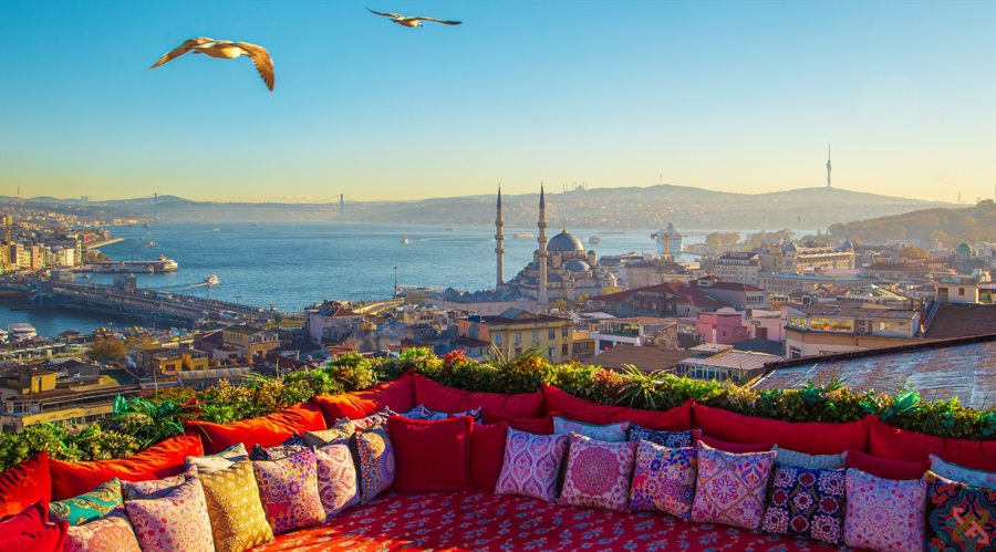 Panoramic views of the Bosphorus and the historic center of Istanbul (shutterstock)
