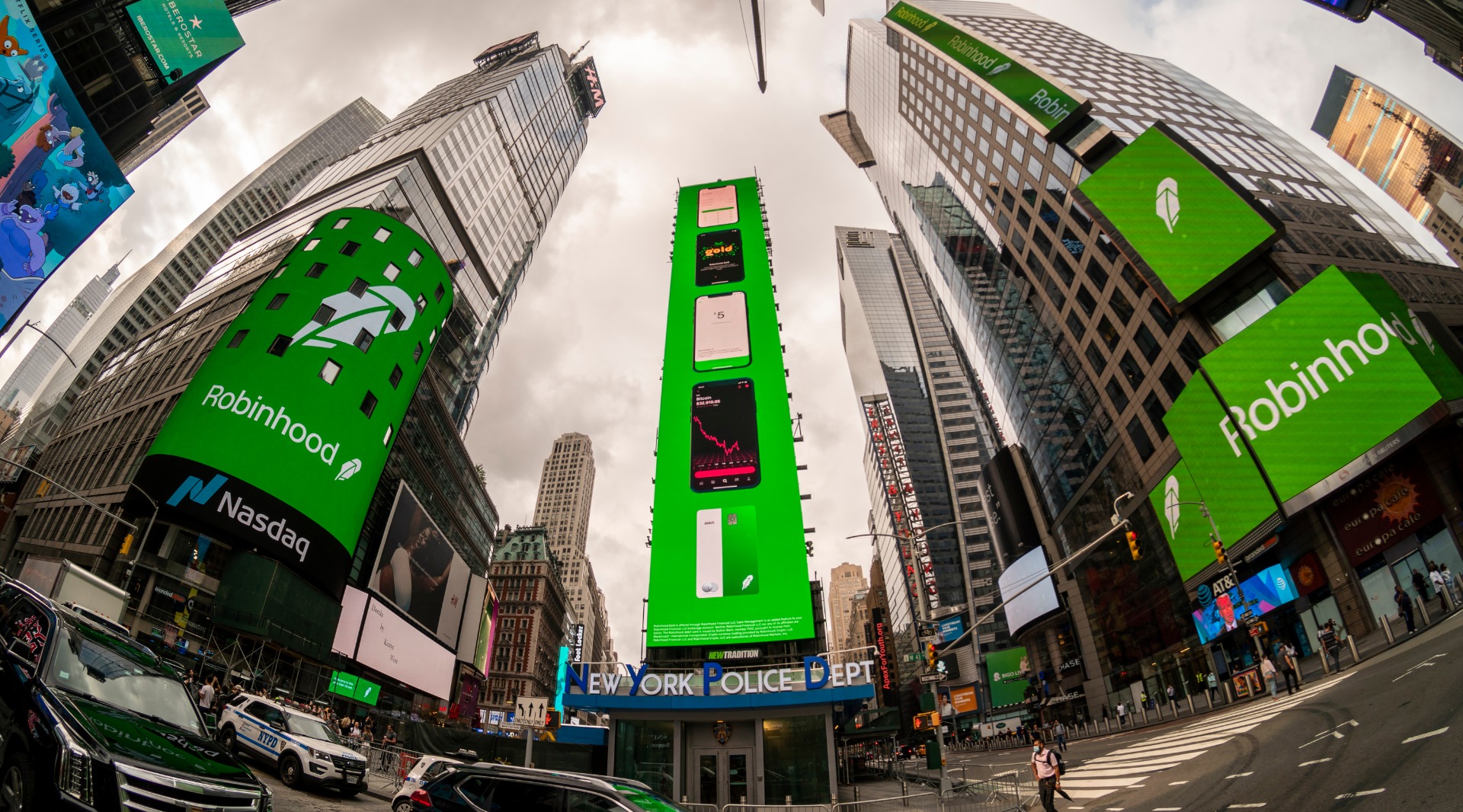 Green-themed Robinhood ads on the tall building