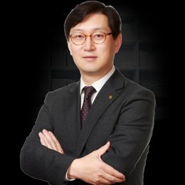 Sookoo Lee, CEO of Eugene Investment & Futures