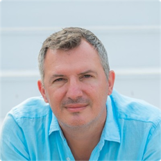Jonathan Squires