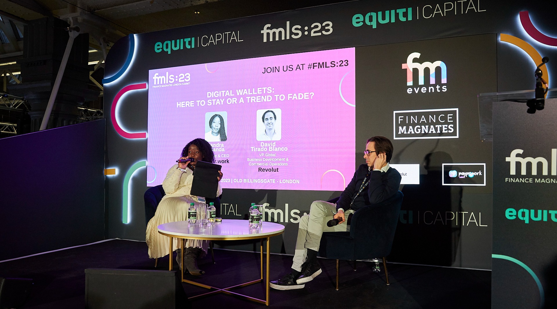 digital-wallets-sandra-mianda-david-tirando-blanco