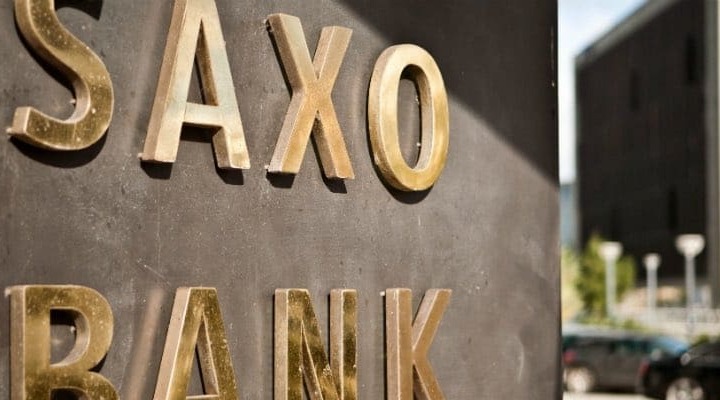 saxo bank logo on office building