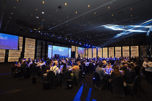 Keynote sobre IA impartida por Ross Maxwell